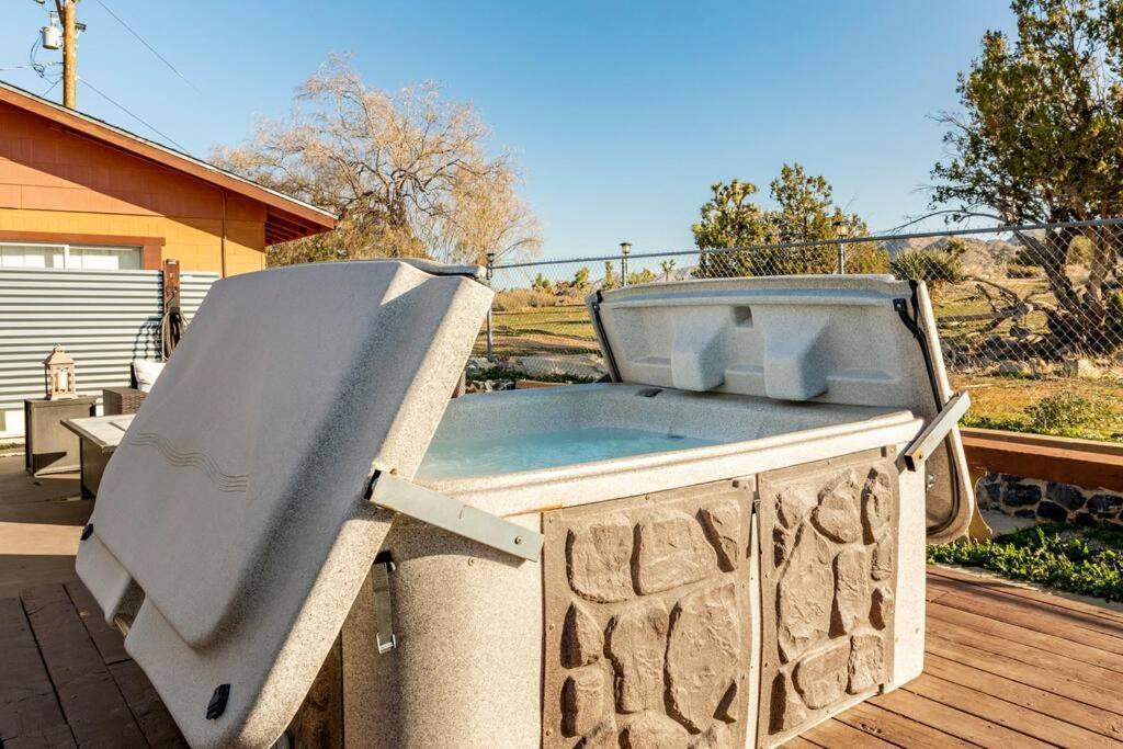 Jt'S Star Catcher Cabin - Hot Tub Yucca Valley Luaran gambar